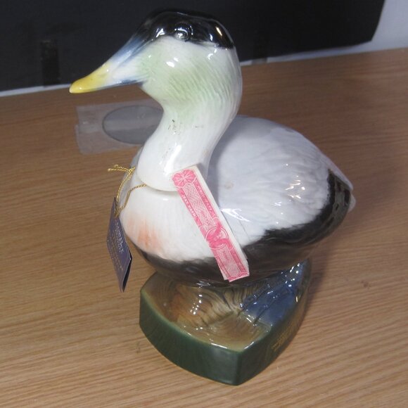 Lord Calvert Canadian 1980 THE COMMON EIDER DUCK Decanter 4th in series EMPTY. - Picture 2 of 7